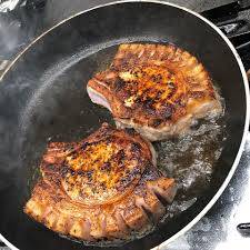 Bauernkotelett am Knochen gelagertes Schweinefleisch
