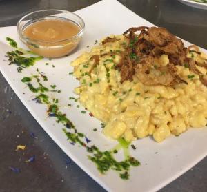 Hausgemachte Eier Spätzle mit Appenzeller Käse und Röstzwiebeln