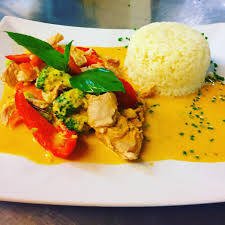 Rotes sämiges rotes Thai Curry mit oder ohne Fleisch